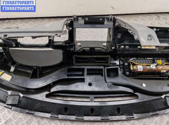 Панель передняя салона (Торпедо) на Volkswagen Passat B6 (3C)