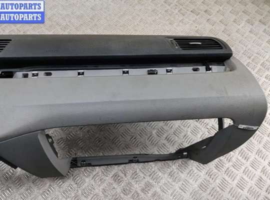 Панель передняя салона (Торпедо) на Volkswagen Passat B6 (3C)
