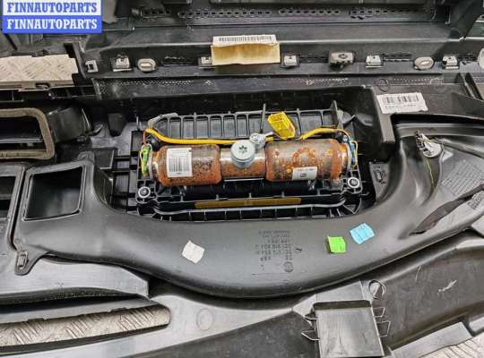 Панель передняя салона (Торпедо) на Volkswagen Passat B6 (3C)