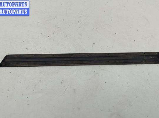 купить Молдинг двери задней правой на Volkswagen Passat B6