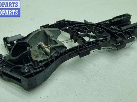 купить Корпус (держатель) ручки двери задней левой на Volkswagen Passat B6