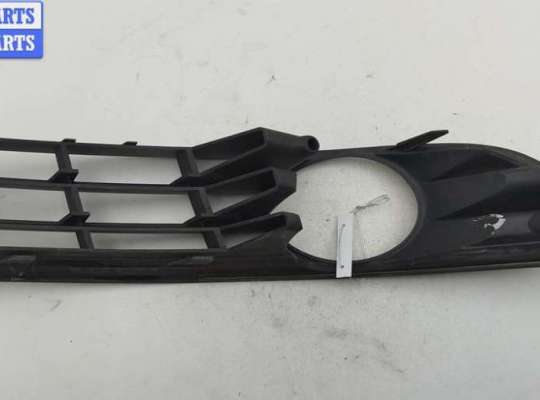 купить Рамка фары противотуманной левой на Volkswagen Passat B6