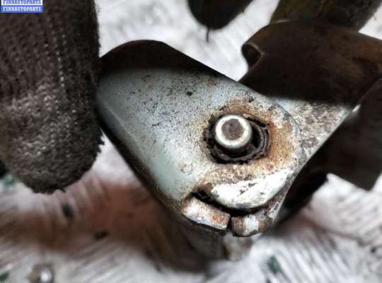 купить Петля двери передней левой на Renault Megane II (2002-2008)