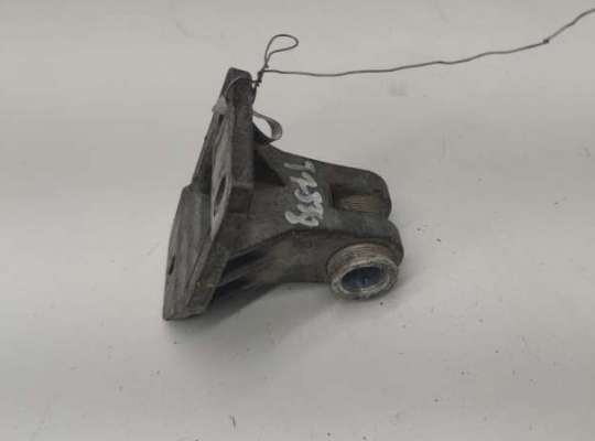 купить Кронштейн бампера переднего на Audi A6 C4 (1994-1997)