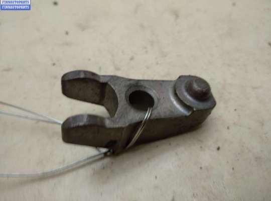 купить Скоба (кронштейн) крепления форсунки на Volkswagen LT (1996-2006)