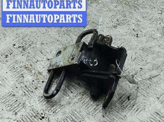 купить Петля двери передней левой на Volkswagen Passat B6