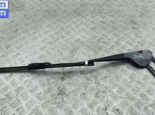 купить Щеткодержатель (поводок стеклоочистителя) передний на Mercedes C-Class W203 (2000-2006)