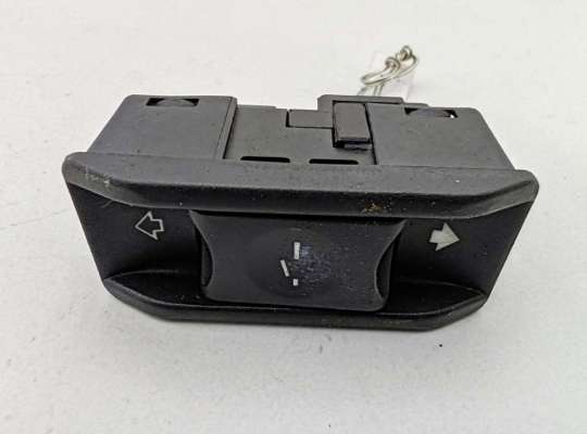 Купить Кнопка люка на BMW 3 E46 (1998-2006) Кнопка люка BM3704466 на BMW 3 E46 (1998-2006)