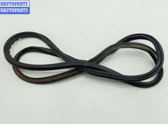 Уплотнитель крышки (двери) багажника VG2718458 на Volkswagen Passat B6