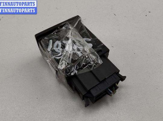 купить Кнопка обогрева заднего стекла на Volkswagen Passat B4