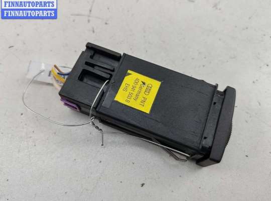 купить Кнопка обогрева заднего стекла на Audi A4 B5 (1994-2001)