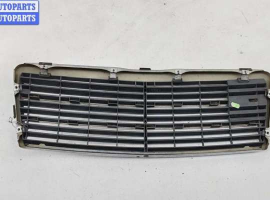 купить Решетка радиатора на Mercedes C-Class W202 (1993-2000)