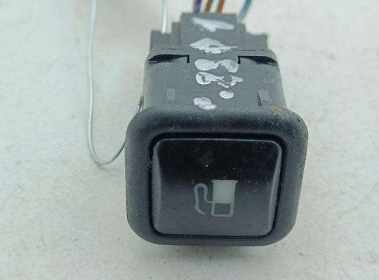 Кнопка открывания лючка топливного бака VG2612846 на Volkswagen Passat B5