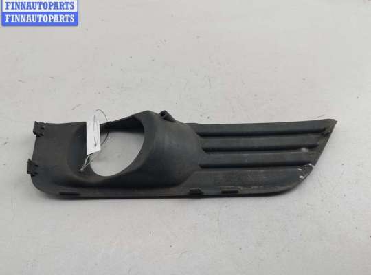 Решетка (заглушка) бампера на Ford Focus II