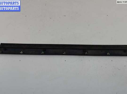 купить Молдинг двери передней левой на Volkswagen Passat B5