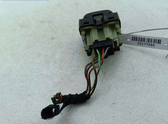 купить Кнопка стеклоподъемника переднего правого на Volkswagen Passat B4