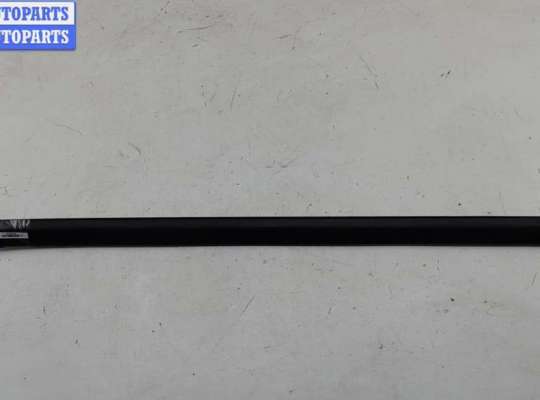 купить Молдинг двери передней правой на Volkswagen Golf-3