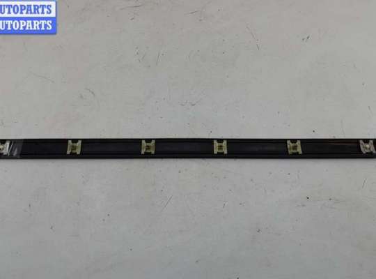 купить Молдинг двери передней правой на Volkswagen Golf-3