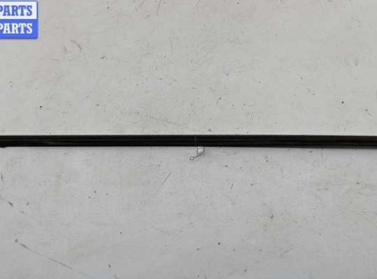 купить Молдинг стекла двери передней левой наружный на Volkswagen Passat B5+ (GP)