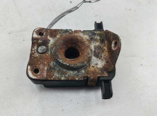 Купить Замок капота на BMW 3 E46 (1998-2006) Замок капота BM3462194 на BMW 3 E46 (1998-2006)