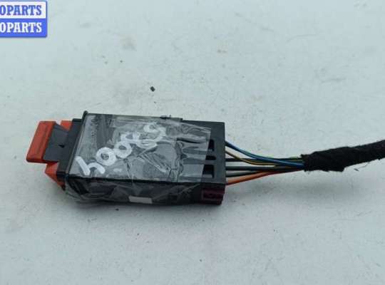 купить Кнопка аварийной сигнализации (аварийки) на Audi A6 C5 (1997-2005)