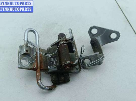 купить Петля двери передней левой на Volkswagen Passat B6