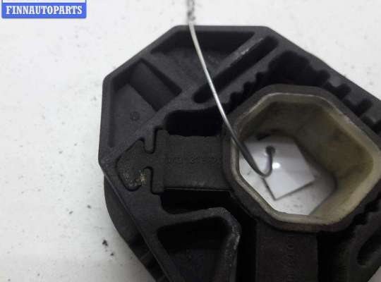 купить Кронштейн радиатора на Volkswagen Golf-5
