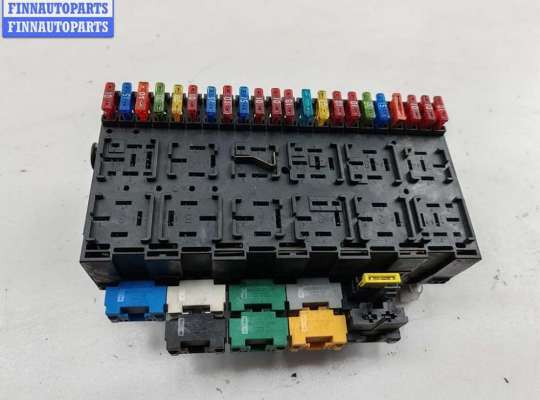 купить Блок предохранителей на Volkswagen Passat B4