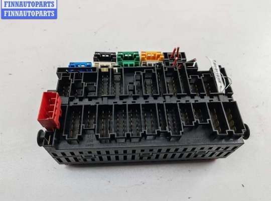 купить Блок предохранителей на Volkswagen Passat B4