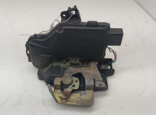 Замок двери передней правой AU1666462 на Audi A6 C5 (1997-2005)