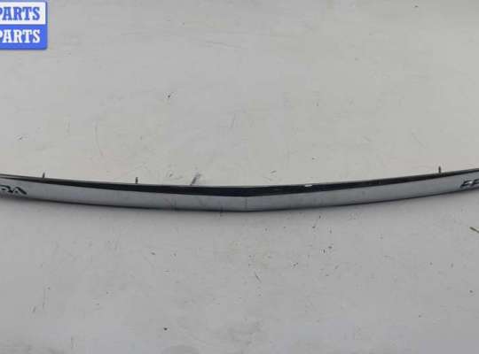 Планка подсветки номера на Opel Zafira B