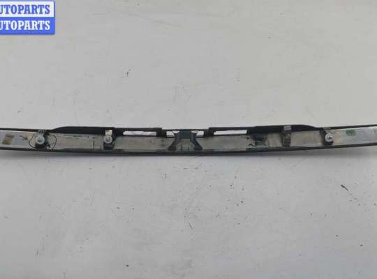 Планка подсветки номера на Opel Zafira B