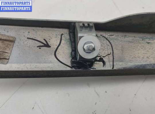 Планка подсветки номера на Opel Zafira B