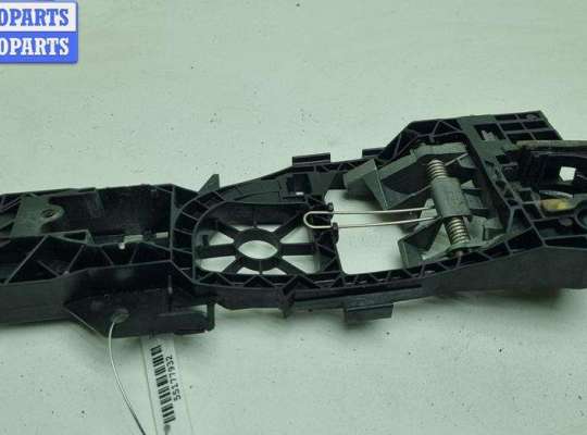 купить Корпус (держатель) ручки двери задней левой на Volkswagen Passat B6