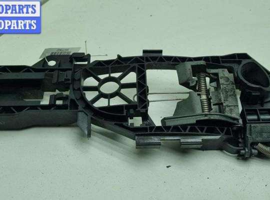 купить Корпус (держатель) ручки двери задней левой на Volkswagen Passat B6