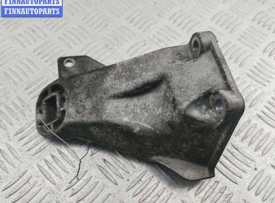 купить Кронштейн двигателя опорный на Audi 100 C4 (1991-1994)