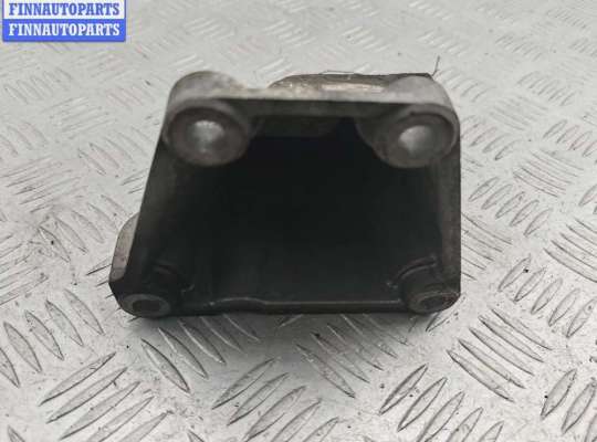 купить Кронштейн двигателя опорный на Audi 100 C4 (1991-1994)