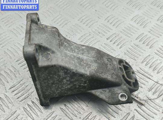 купить Кронштейн двигателя опорный на Audi 100 C4 (1991-1994)