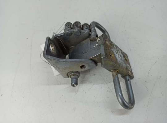 купить Петля двери передней правой на Audi A4 B7 (2004-2008)