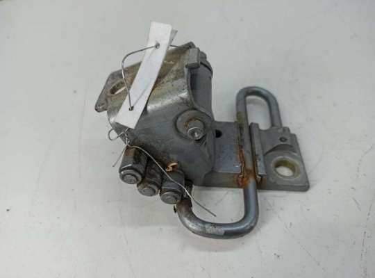 Петля двери передней правой AU1676252 на Audi A4 B7 (2004-2008)