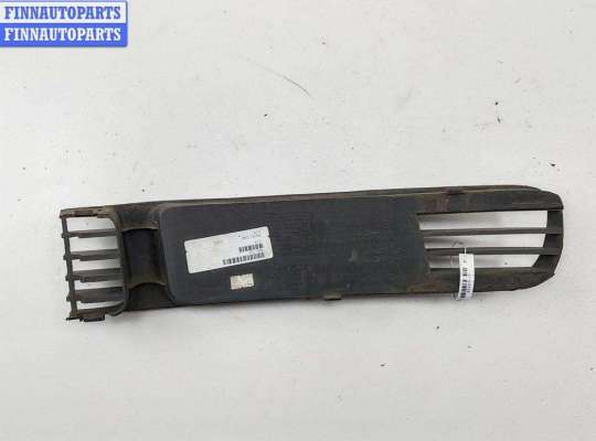 Решетка (заглушка) бампера на Volkswagen Passat B5 (3B)