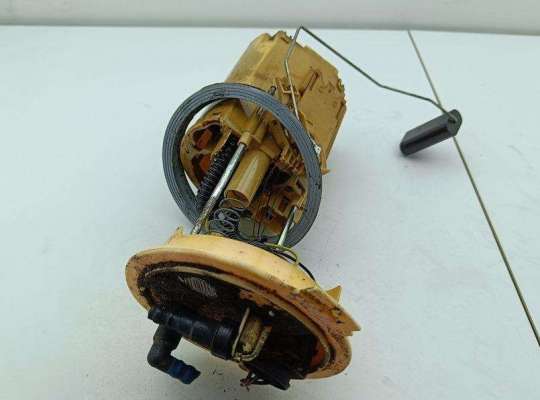 купить Насос топливный на Volkswagen Passat B6