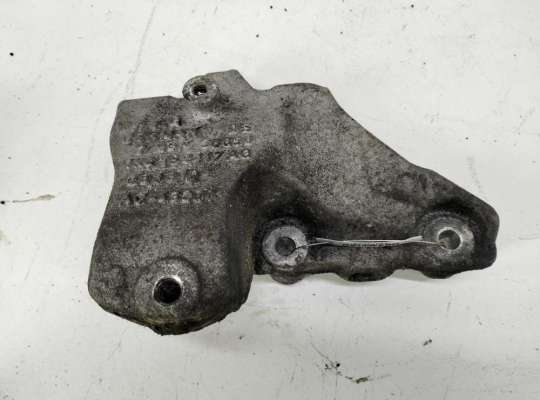 Кронштейн КПП опорный VG2567106 на Volkswagen Golf-5