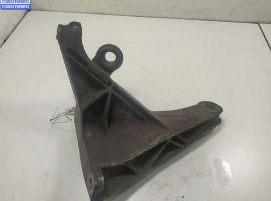 купить Кронштейн двигателя опорный на Audi 100 C3 (1982-1991)