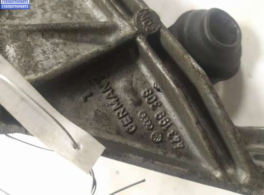 купить Кронштейн двигателя опорный на Audi 100 C3 (1982-1991)