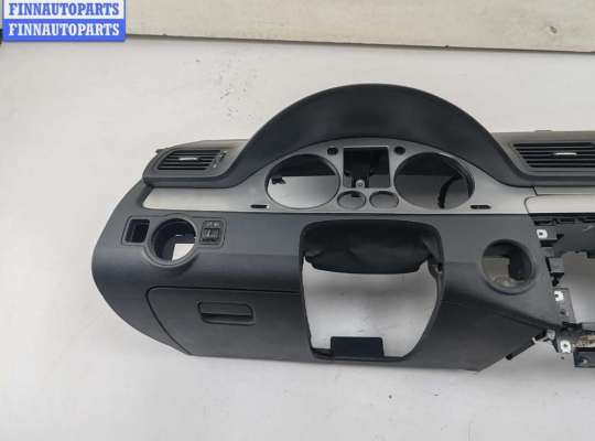 Панель передняя салона (Торпедо) на Volkswagen Passat B6 (3C)