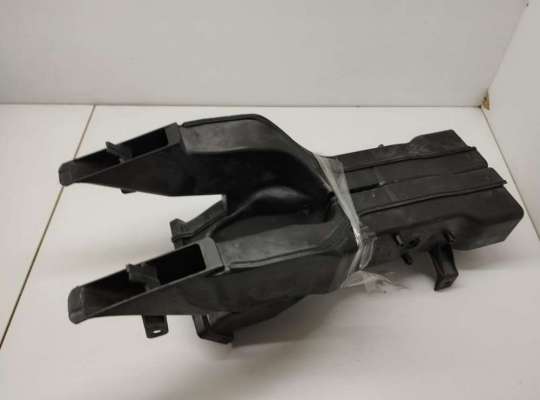 купить Воздуховод на Audi A8 D3 (2002-2010)