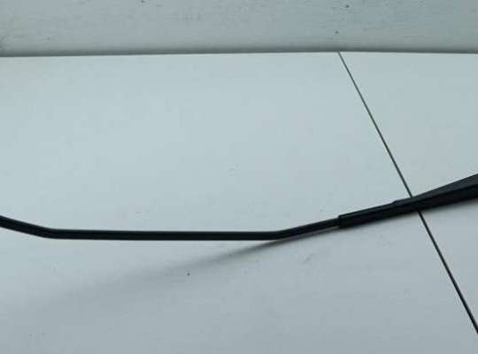 купить Щеткодержатель (поводок стеклоочистителя) передний на Fiat Scudo (2007-2016)