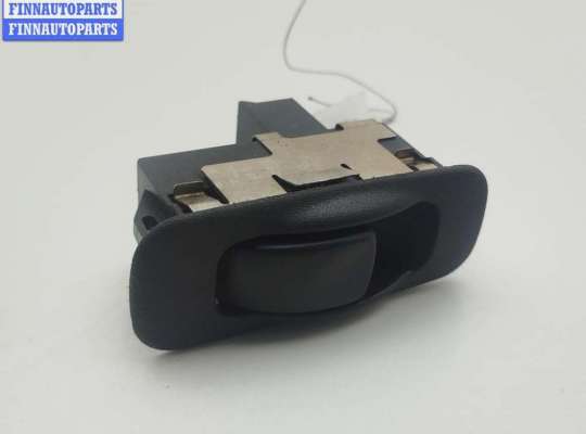 Кнопка стеклоподъемника заднего левого MT572862 на Mitsubishi Carisma