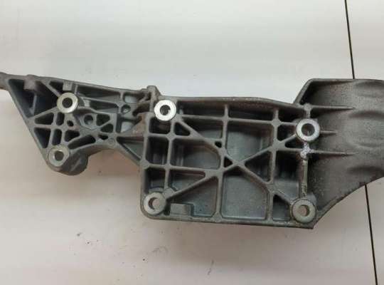 Кронштейн прочее на Volkswagen Golf IV (1J)